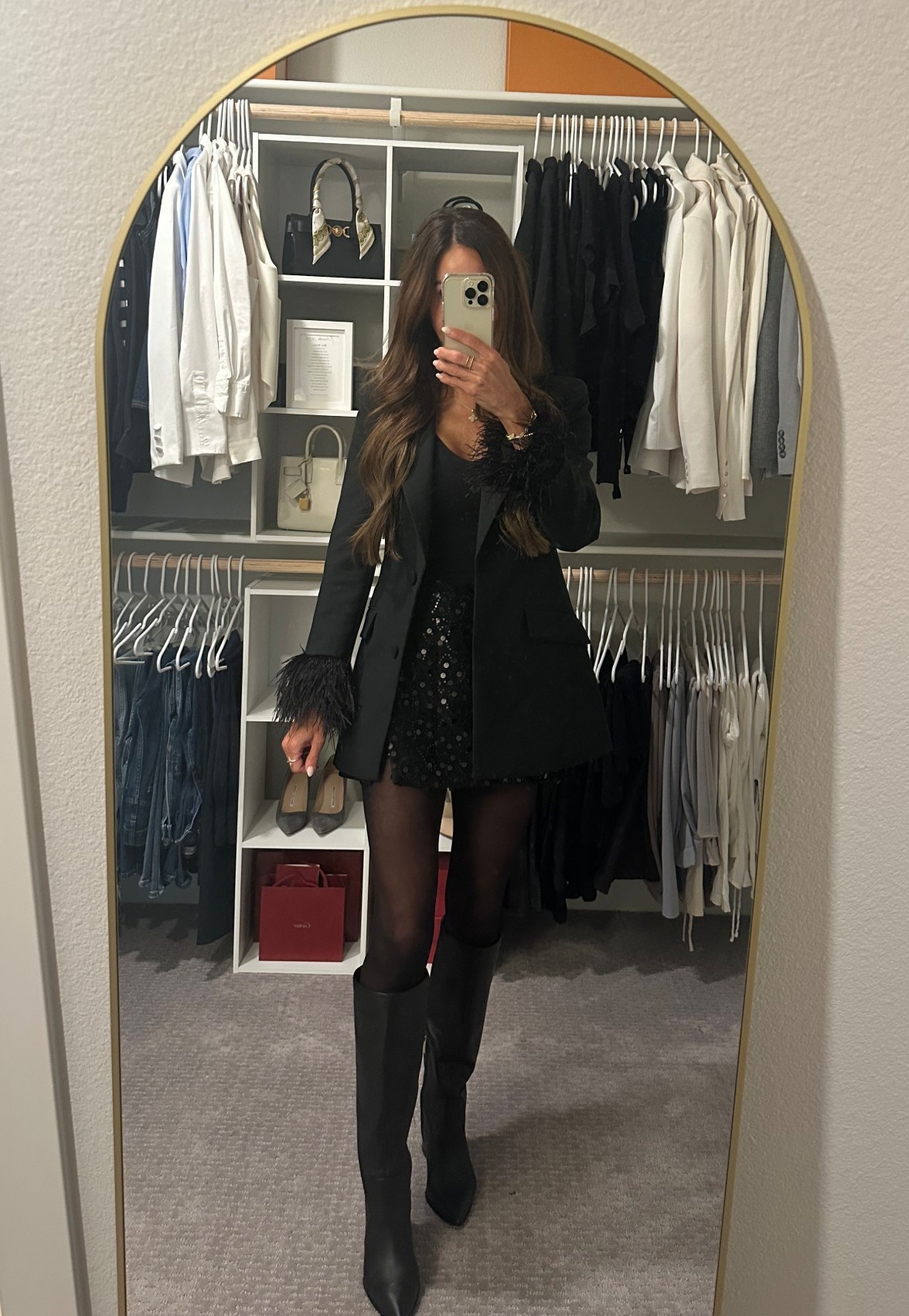 Exact blazer and skirt from Zara feather cuff blazer and sequin wrap skirt. Linked similar options as well 🖤