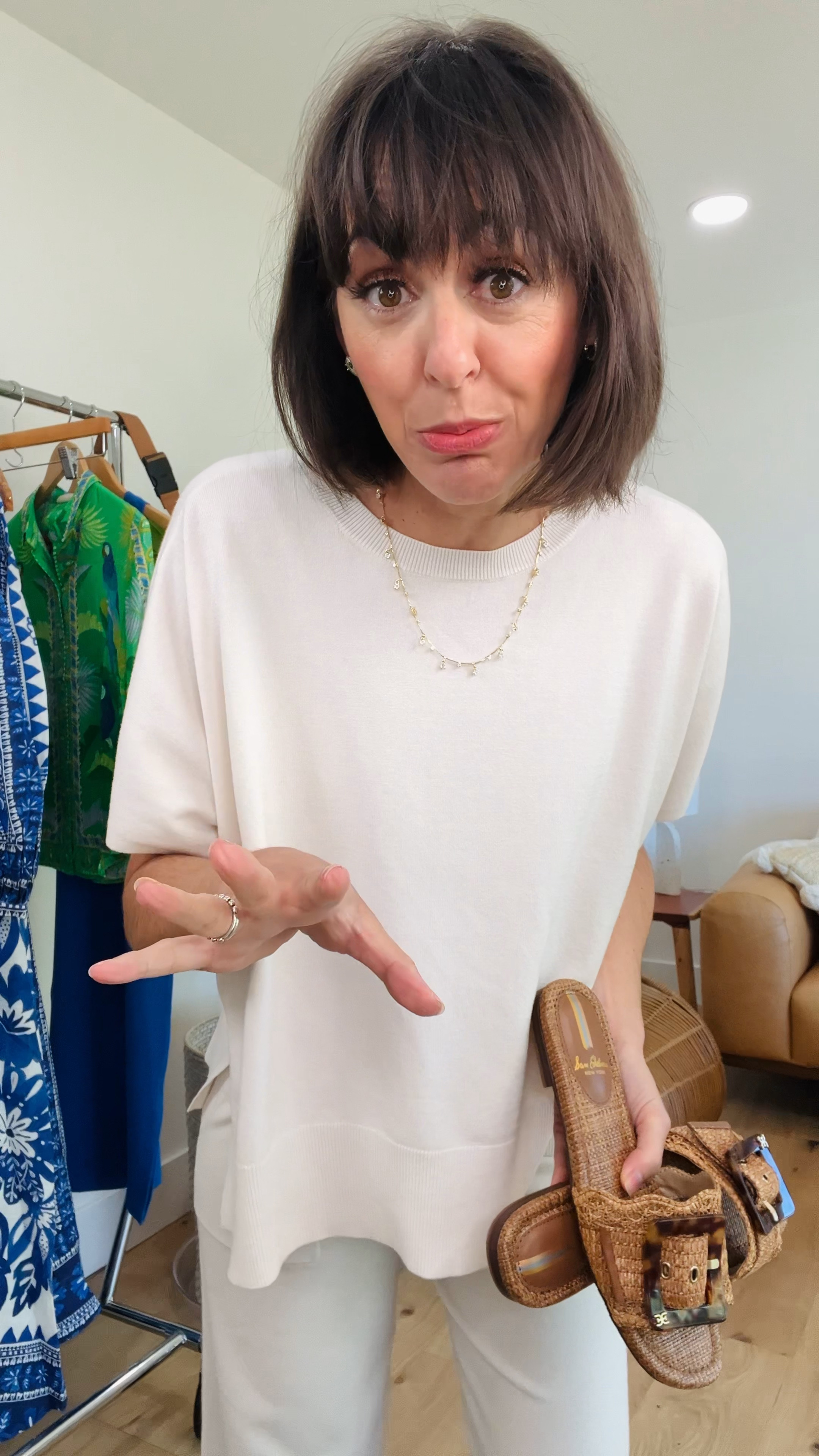 Splendid Favorites 
Summer sweatsuit
Light weight Jean alternative
Supersoft joggers
Monochromatic “moonstone”
Wearing xs in all 
5’4” size 25 jean xs top

Promo code FF4EVER