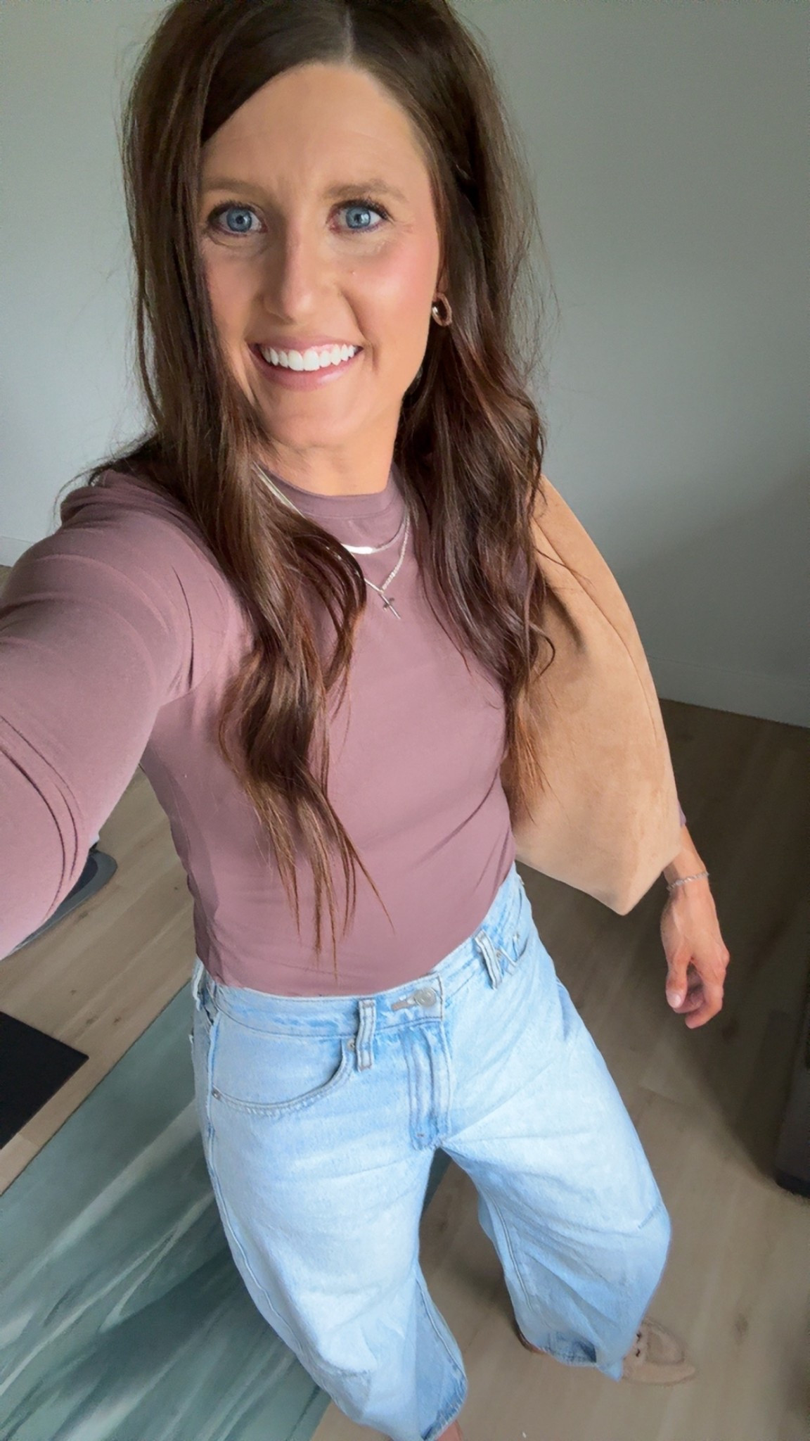 Effortless date night look🖤 Keeping it classic with the staples — a plain top and my favorite barrel cinched Levi’s in the lighter color! #datenight #OOTN #denim #suede #target #amazon #simplebutcute

#LTKStyleTip #LTKFindsUnder100