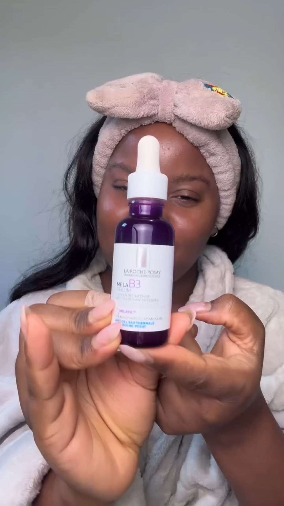 Durante a gestão eram tantas mensagens e até na rua perguntando, Marta como é que sendo grávida,  tens a pele assim tão perfeita? E depois de ter a bebê, Marta você acabou de ter a bebê,  como é possível  estares assim, com a pele plena? 🤣🤣🤣 

Eu não guardo segredo! 😁😁 
O serum Mela B3 de @larocheposaybr , vi que é anti manchas e previne de novas manchas l, é que tem me deixado assim toda plena, estando grávida e agora tendo uma bebê 🥰🥰🥰

| Publi 

#larocheposayskincare 
#SquadLRP #MelaB3 #publicidade #publi

#LTKbeleza #LTKbrasil