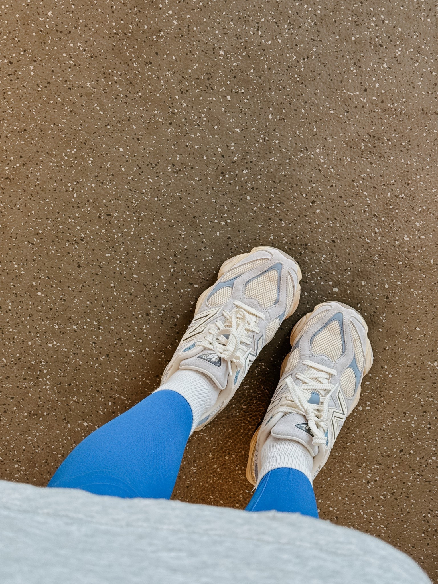 Favorite shoes at the moment 🤩💙

Match perfectly with these leggings- my favorite & most comfortable. Fits tts! 
