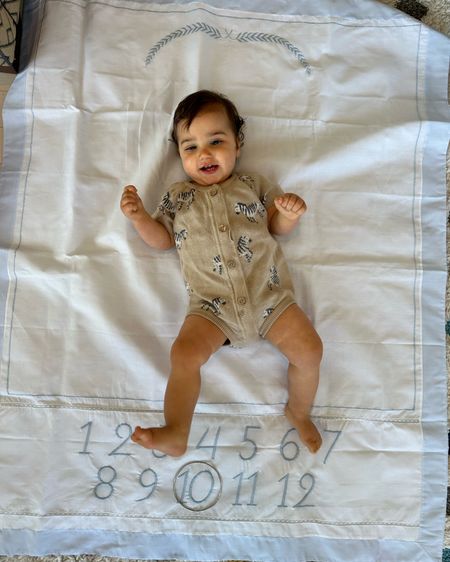 Cutest photo shoot milestone baby boy blanket 

#LTKGiftGuide #LTKBaby #LTKBump