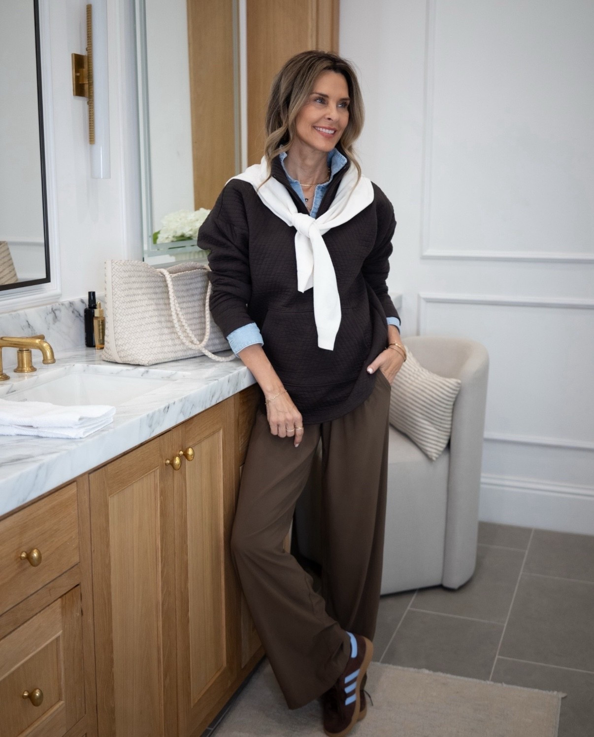 -Vuori lightweight pants TTS I’m 5’6”.
-adidas TTS 
-Gap quilted popover TTS 
-Denim shirt 
-woven bag 


#LTKFindsUnder100 #LTKOver40 #LTKTravel