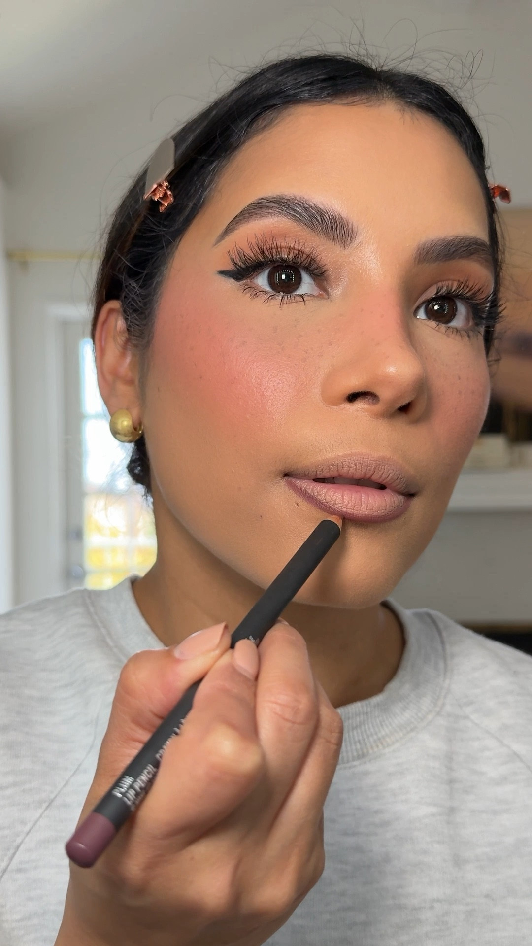 Simple glam with faux freckles 💕 most of these items are on SALE at Ulta and Sephora! Today is the day to snatch them up 💕

Details:
Wispie Eyelashes 
Concealer Sienna
Bronzer Medium
Liquid blush shade 44
Blush Wonder 
Freckles 
Embers Eyeshadow palette @anastasiabeverlyhills 
Eyeliner/ mascara 
Lipliner Plum 
Lip balm 120R 



#LTKgrwm #LTKBeauty #LTKSaleAlert