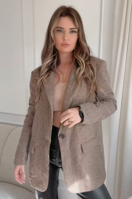 One of my current favorite outfits! You can't go wrong with a knit crop top, blazer, and leather pants 😍


#LTKfindsunder100 #LTKSeasonal #LTKfindsunder50