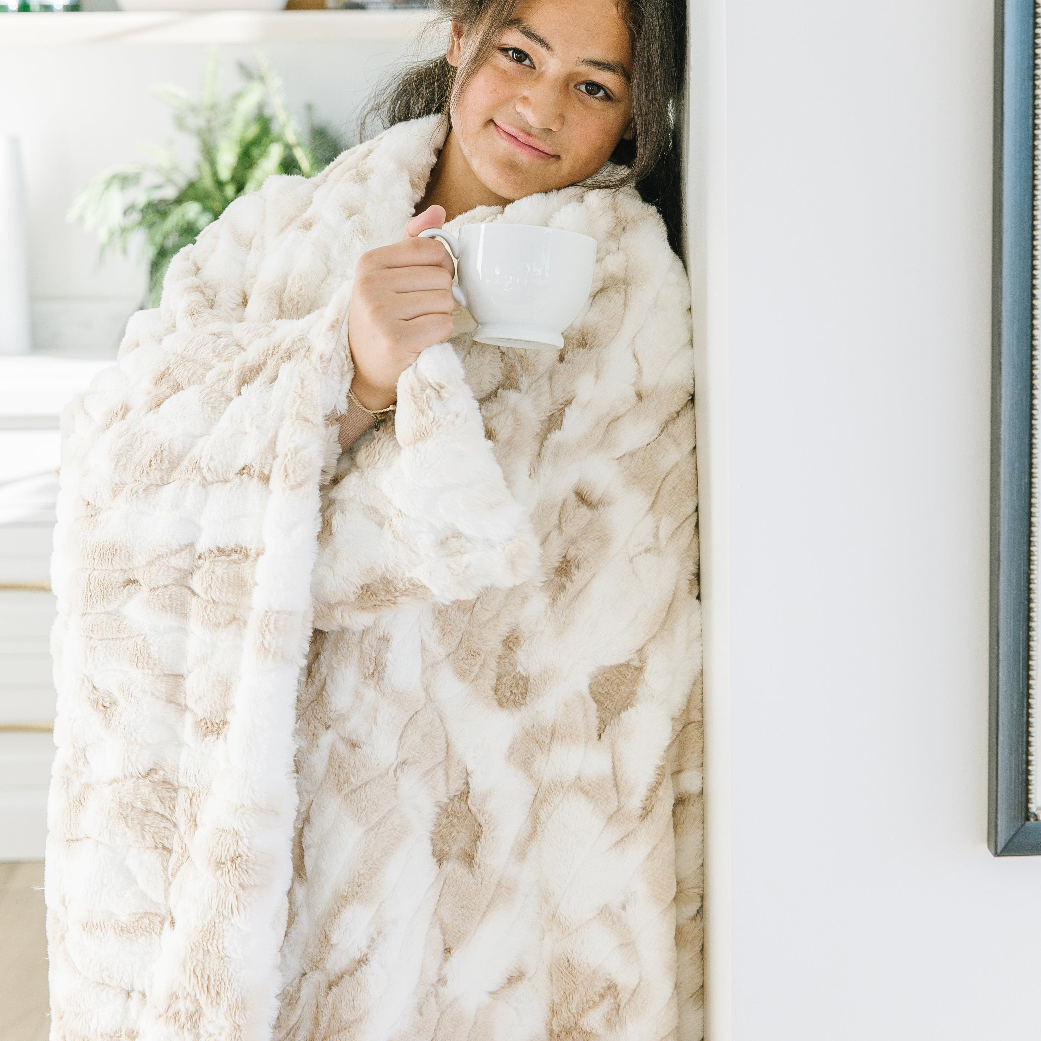 Shop Cr\u00e8me Br\u00fbl\u00e9e Posh Minky Blanket Online | Minky Designs | Minky Designs