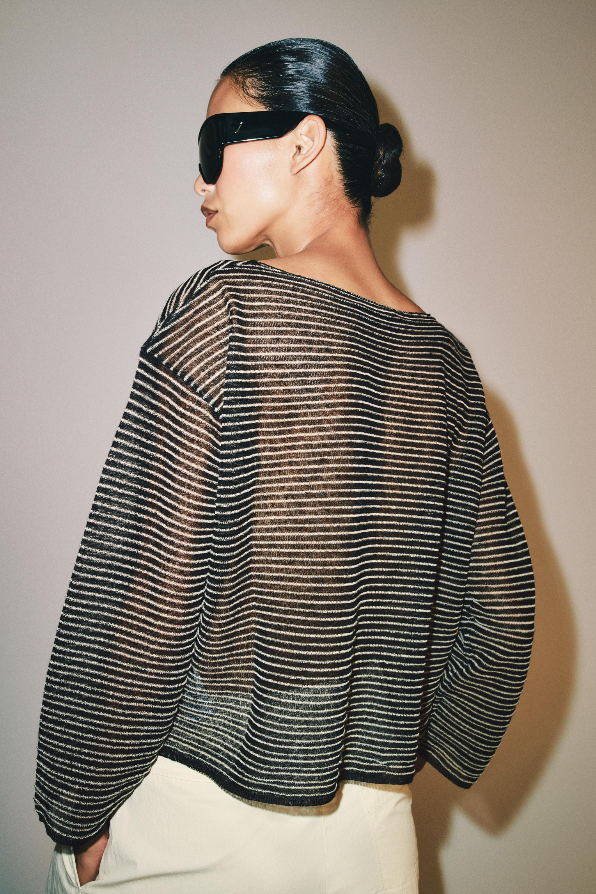 Fine knit jumper with 25% linen. Round neck and long sleeves. | Zara FR