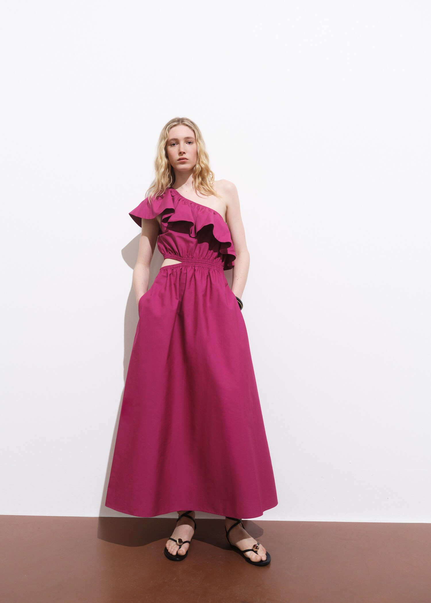 Asymmetrisches Cut-Out-Kleid - Damen | MANGO Deutschland | Mango EU