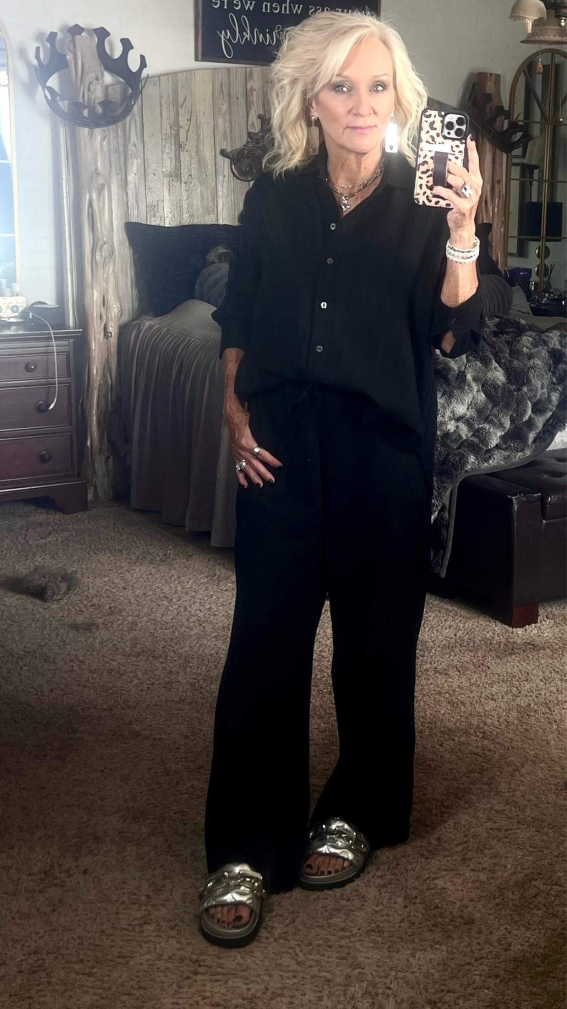 Classic black linen pant and top set

#LTKootd #LTKmomlife #LTKOver40