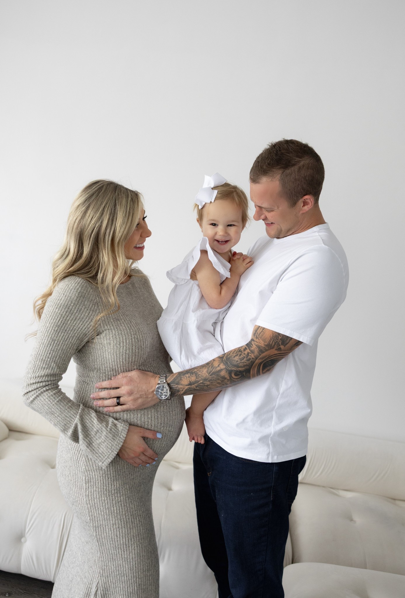 Family maternity photos outfits #whitetoddlerdress #maternitydress #maternityphotos #familyphotos #amazonfind