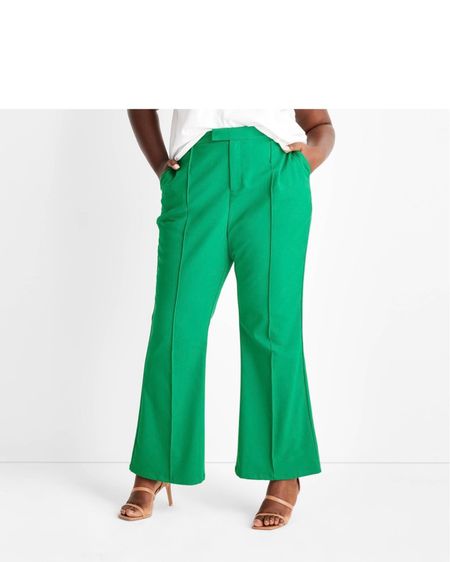 Mid-rise flare pants
Ankle length
Back elastic 

#LTKsalealert #LTKcurves #LTKunder50