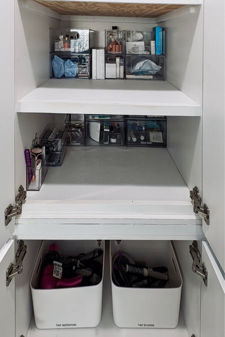 This bathroom was PACKED with beauty supplies when we arrived. The client didn’t even know what she had anymore because she couldn’t see or access most of it. We pulled everything out, threw away and donated A LOT, and then added some key products to help keep what was left organized.

#bathroomorganization #beautyproducts #organization #homeorganization

#LTKhome #LTKbeauty #LTKfamily
