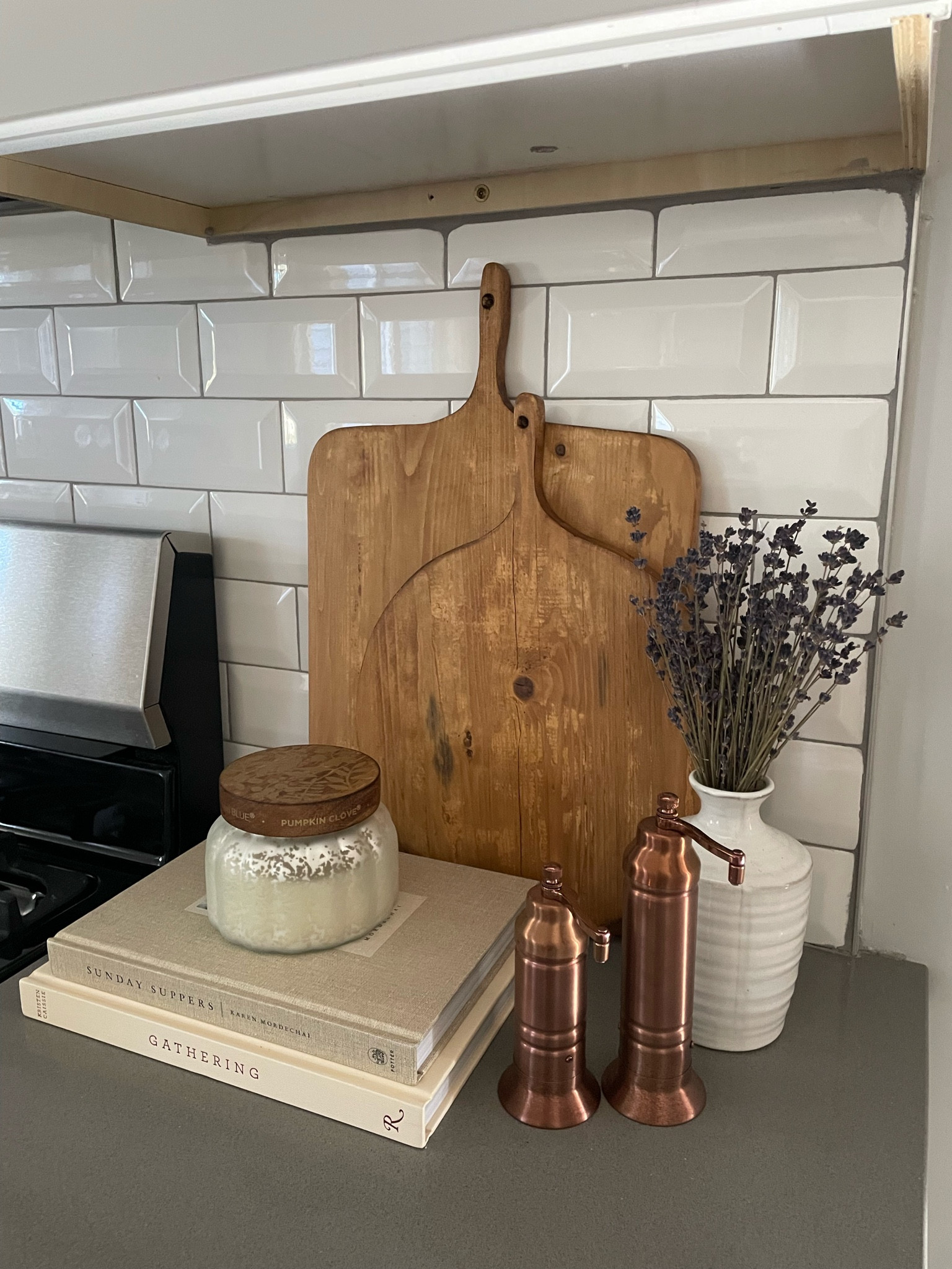 Dried lavender just makes every space feel a little more cozy 🤍

#kitchendecor #antiquecuttingboard #countrysidestyle #transitionalstylr 

#LTKFindsUnder50 #LTKFindsUnder100 #LTKHome