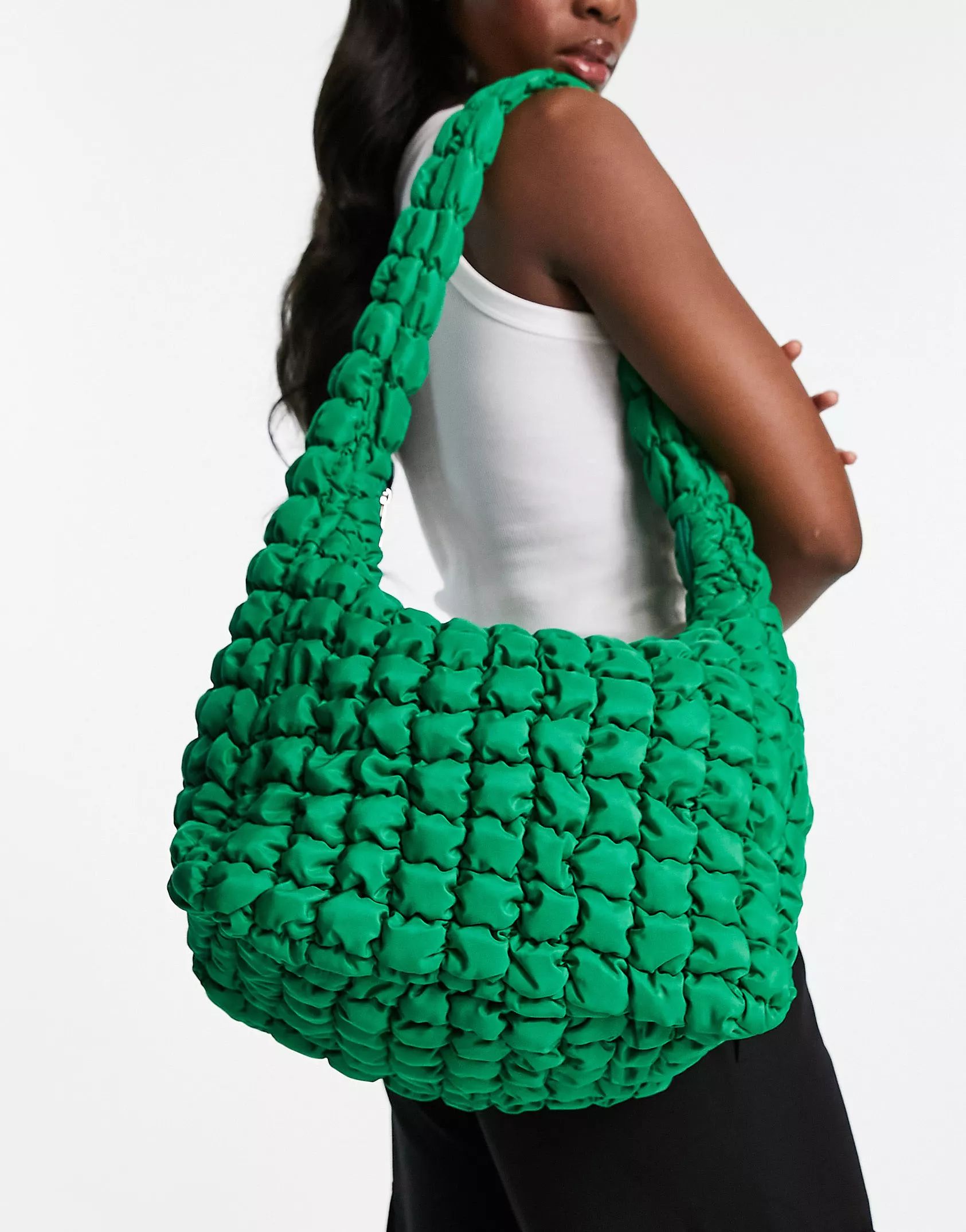Glamorous – Wattierte Oversize-Schultertasche aus Nylon in Grün | ASOS (Global)