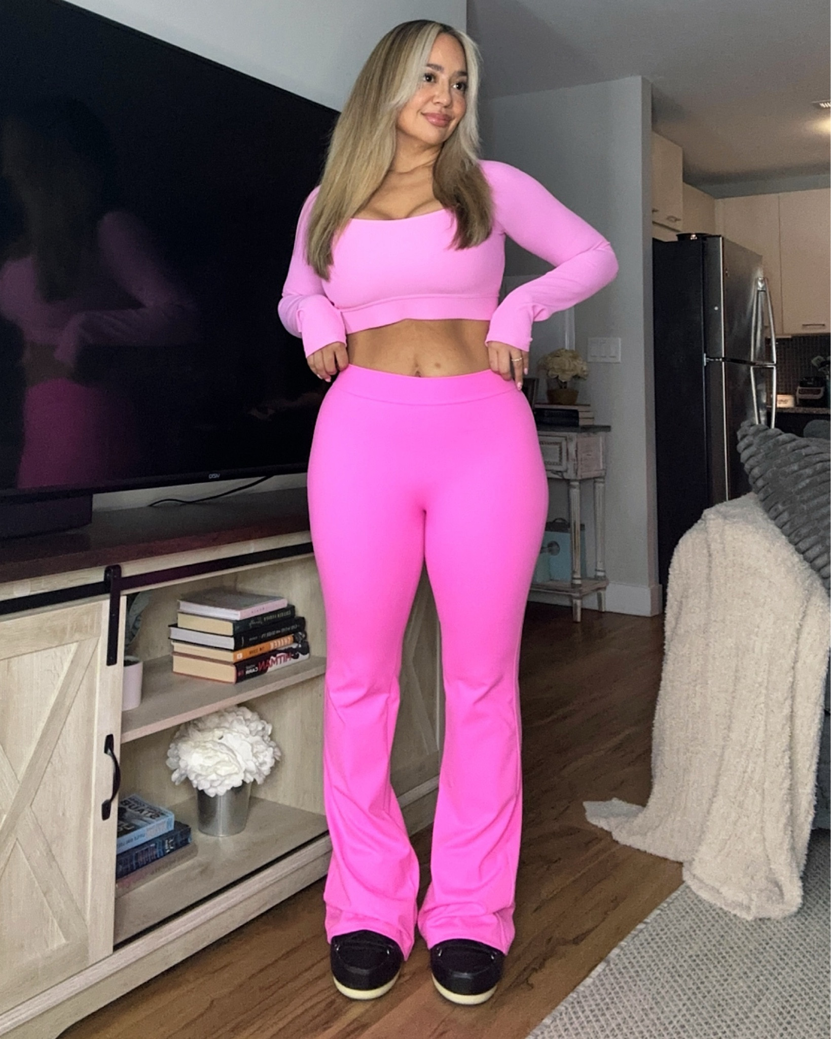 Pretty in Pink for the gym 🫶🏽

Scrunch leggings, flare leggings, Halara, gym outfits 

#scrunchleggings
#flareleggings
#gymoutfits

#LTKstyletip #LTKfindsunder50 #LTKfitness