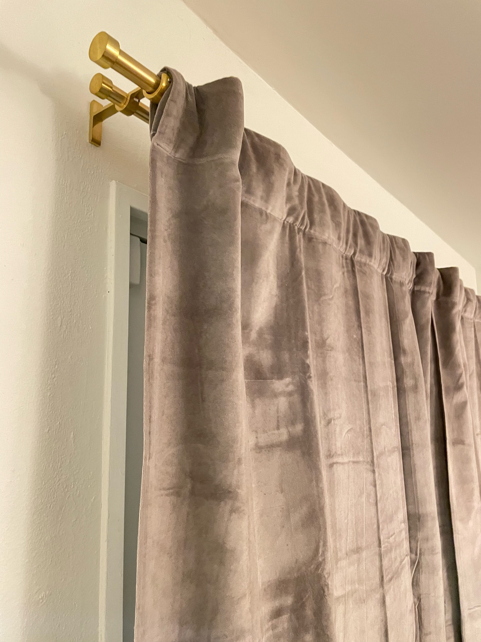 Curtain color- mocha
Curtain rod color- brass
#livingroom #curtains #crateandbarrel #westelm

#LTKhome #LTKSeasonal