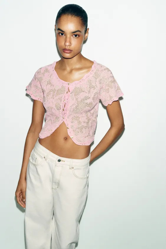 Round neck, short sleeve cardigan with a jacquard weave. Front button fastening. | Zara UK