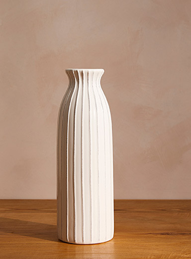 Tall grooved vase | Simons