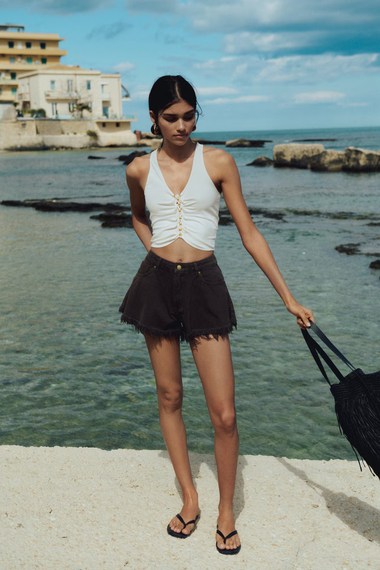 Frayed-edge denim shorts | H&M (UK, MY, IN, SG, PH, TW, HK)