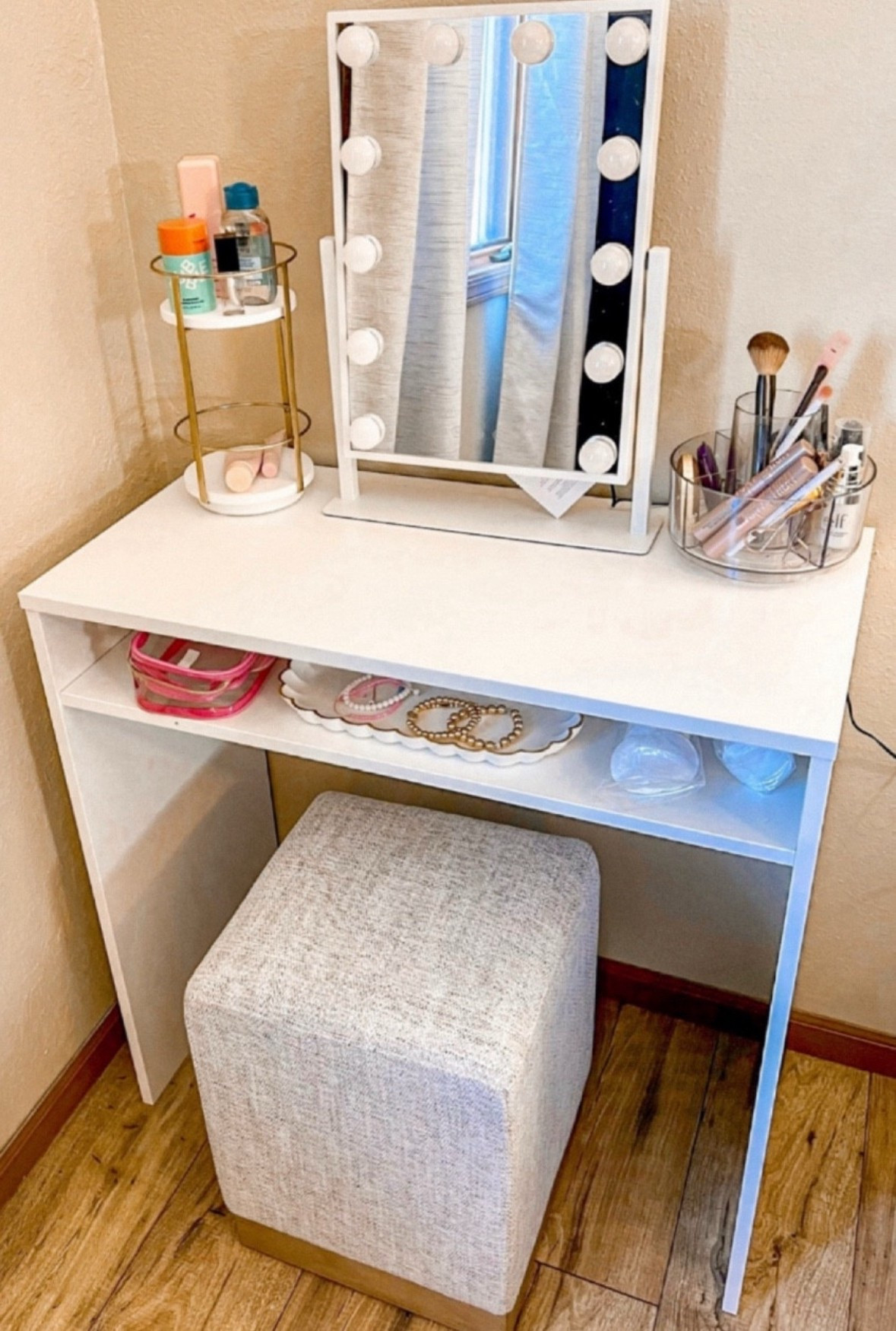 DIY Makeup vanity, small desk, small makeup vanity, lighted mirror, LED mirror #makeupvanity #vanity #lightedmirror #smallvanity #bedroomvanity


#LTKHome #LTKBeauty #LTKSaleAlert