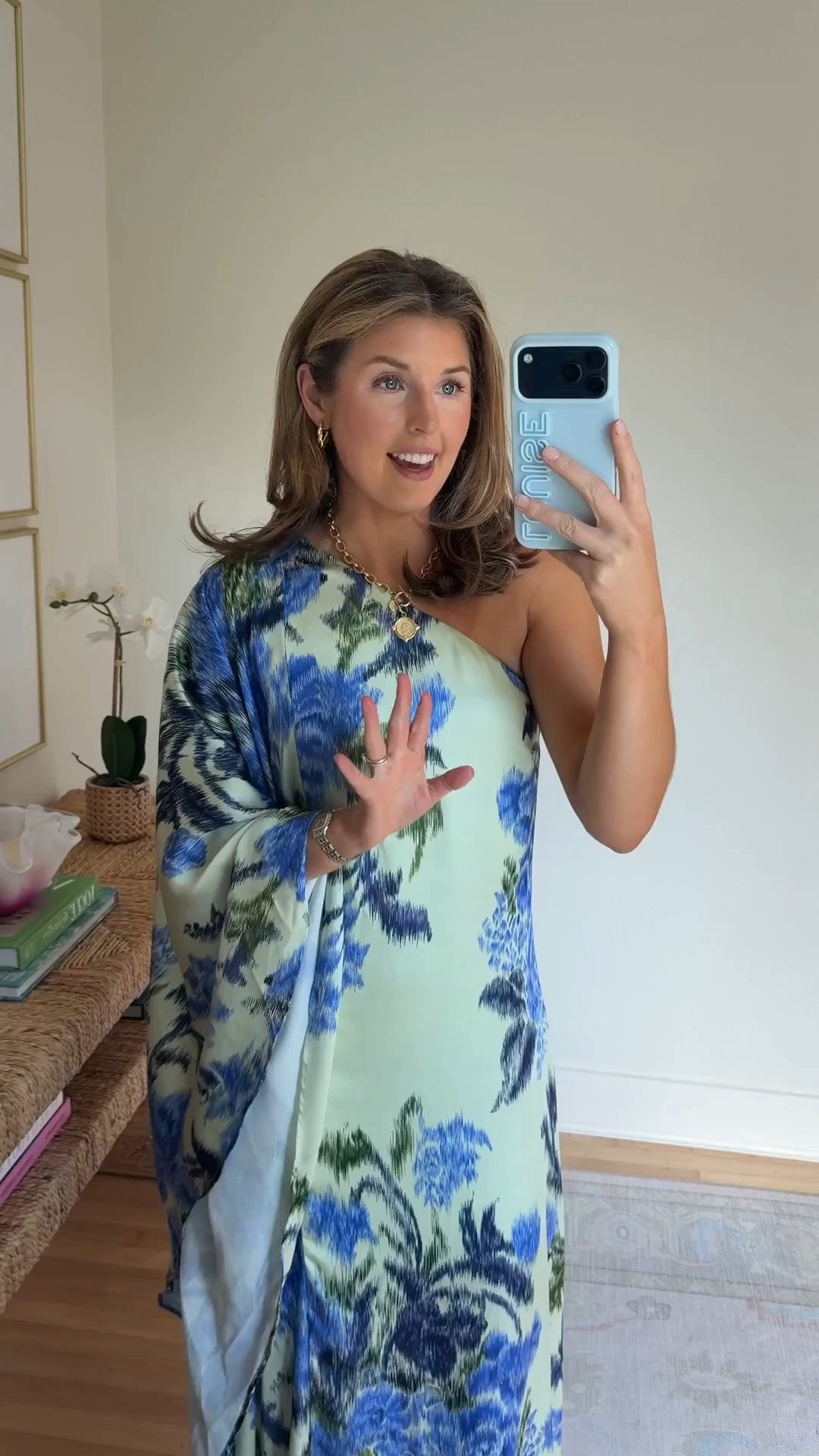 Beachy summer wedding guest dress! Wearing a S. Code LOUISE20 valid through 6/28