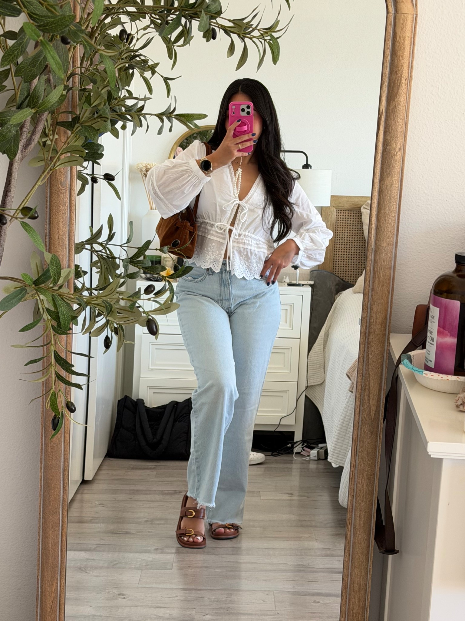 Sunday funday outfit 🤍🤎 wearing size medium in top and size 28/6 in jeans 

#LTKSaleAlert #LTKShoeCrush #LTKStyleTip