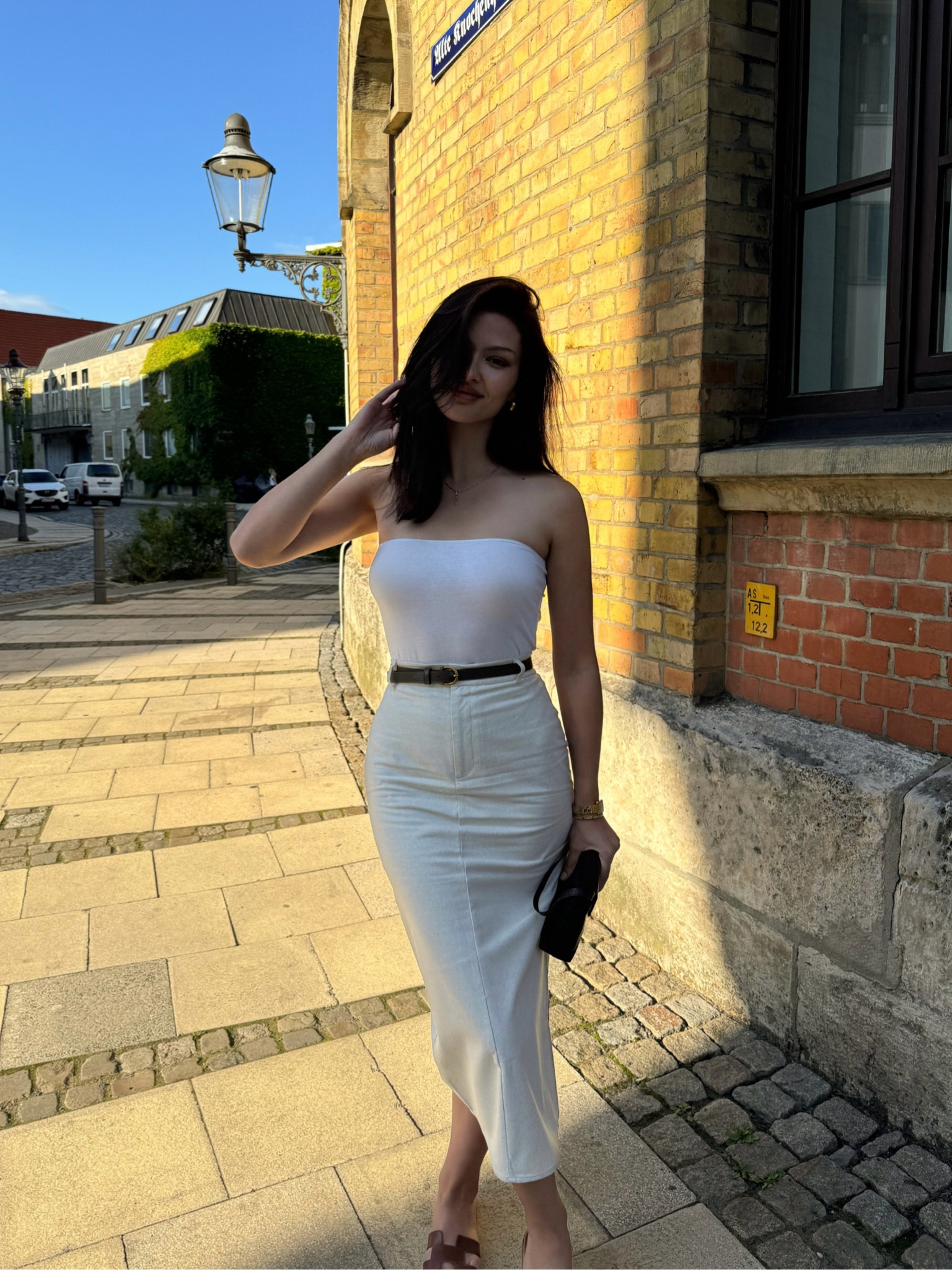 simple but classy 

linen pencil skirt, tube top cider H&M
#eurosummer #oldmoney #classy

#LTKdeutschland #LTKsummer #LTKeurope