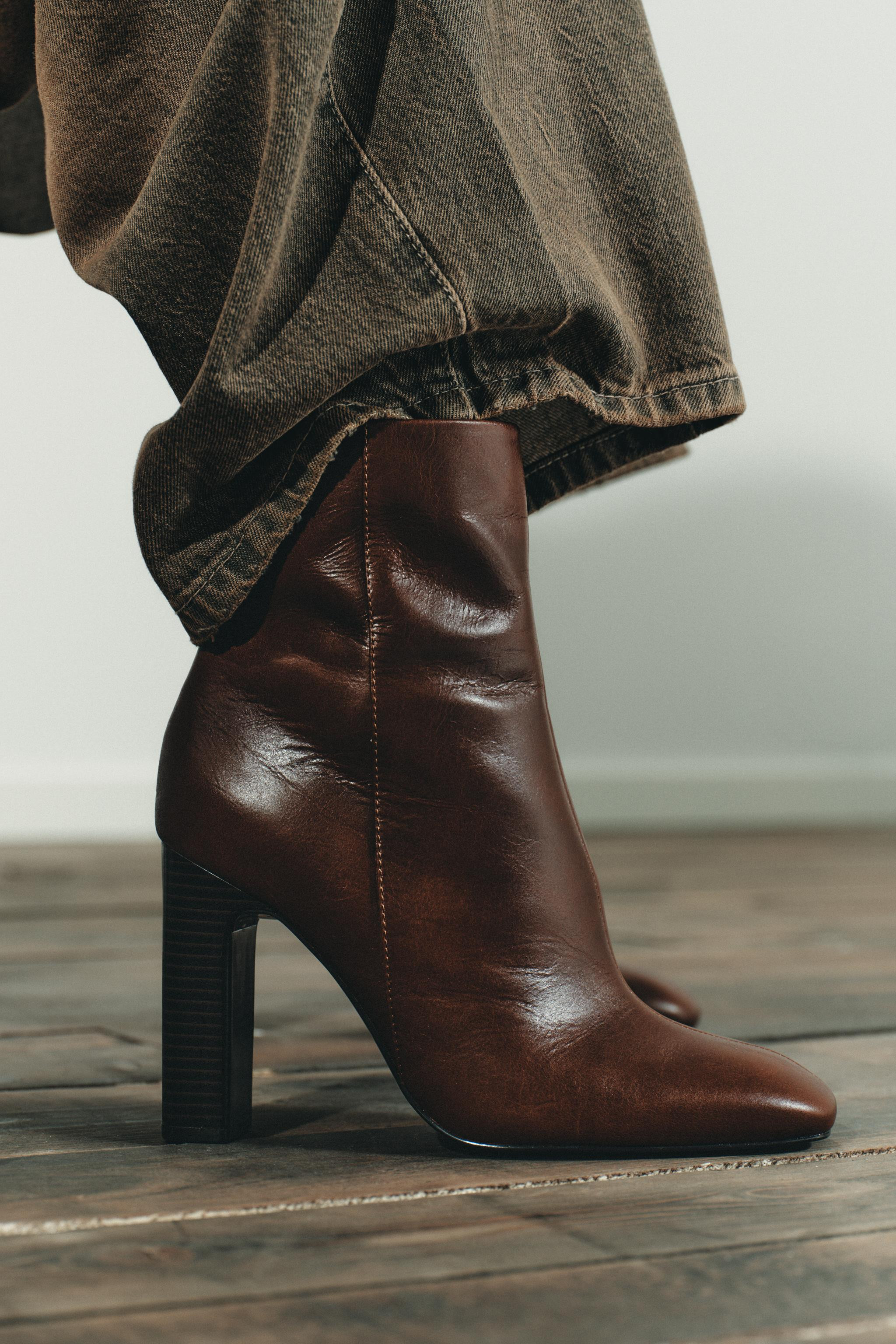 LEATHER WIDE HEEL ANKLE BOOTS | Zara US