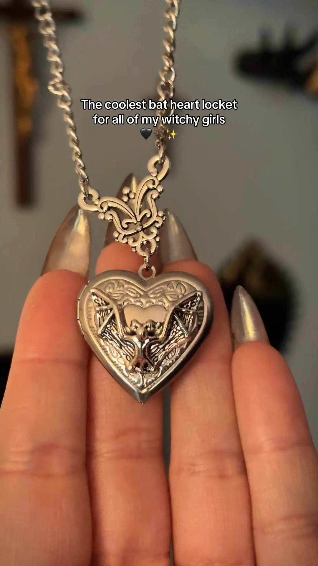 The coolest bat heart locket for all of my witchy girls 🖤🦇🌙 #gothnecklace #gothjewelry #locketnecklace #gothstyle