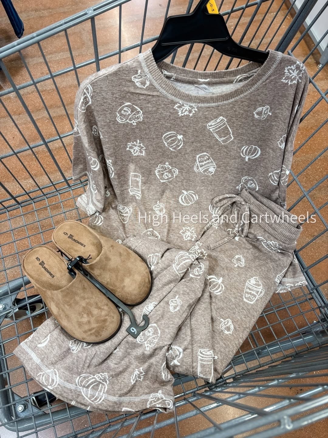 YES, believe it or not this whole outfit is from WALMART!! This lounge set is so insanely soft, you'll need it in every pattern. And those clogs are perfection👏👏