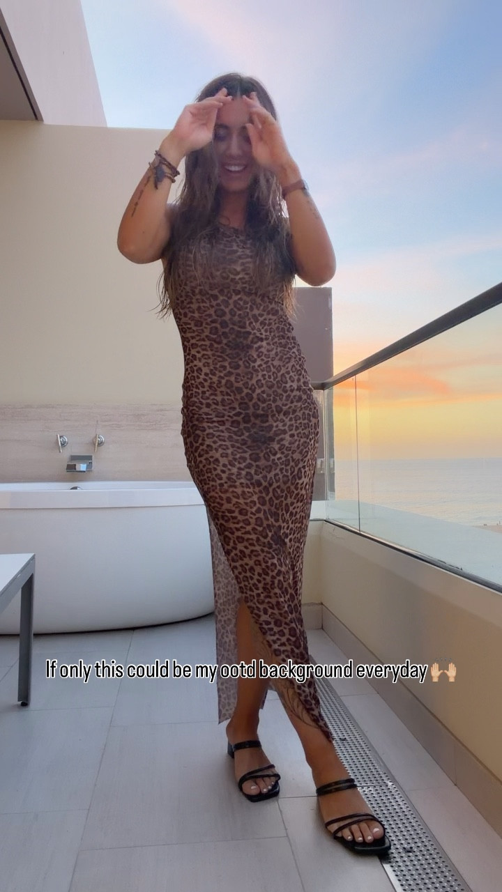 Can’t find the same one but linked similar 

#LTKHoliday #LTKBeauty #LTKootd