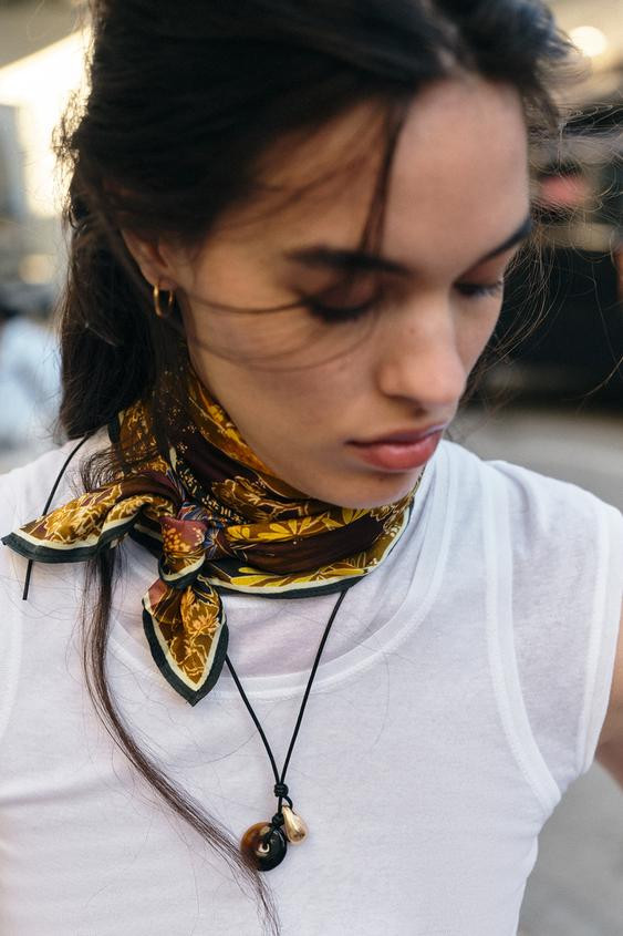 FLORAL PRINT VISCOSE SCARF | Zara UK