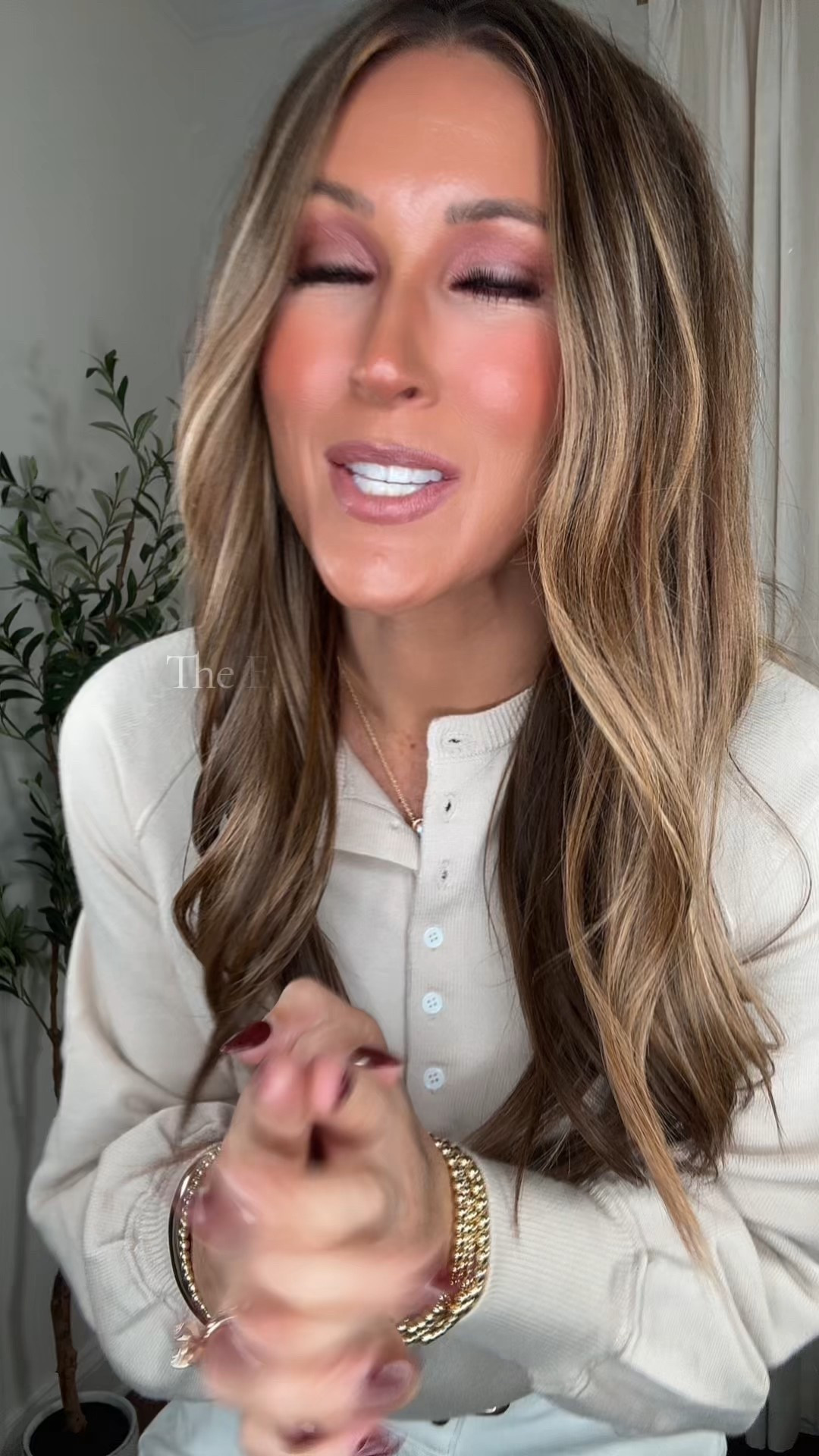 The Everyday Henley Sweater You’ll Want in Every Color 🤍

This Long Sleeve Henley Sweater is what cozy dreams are made of ☁️ It’s the perfect lightweight knit for layering — soft, slouchy, and just the right amount of relaxed. I love how it hangs effortlessly off the shoulder for that casual-but-cute vibe.

Pair it with joggers for errands, or half-tuck it into jeans for that “I tried without trying” look. Comes in so many colors too — and honestly, once you have one, you’ll want them all.

Linked in my TikTok Shop 💕 #MomStyleApproved

	1.	Henley knit sweater
	2.	Casual fall outfit
	3.	Cozy pullover top

#TikTokShopCreatorPicks
#CreatorPicksAmbassador
#TikTokShopBlackFriday 


#LTKFindsUnder50 #LTKGiftGuide #LTKStyleTip