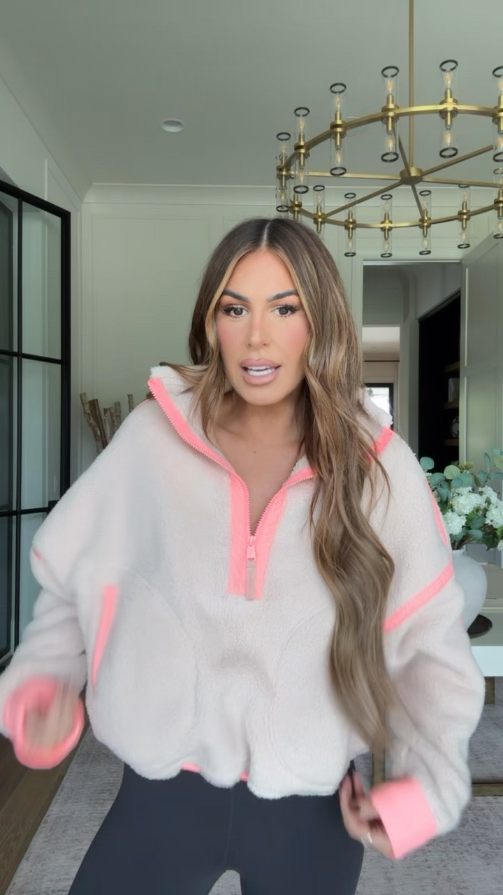 the best fleeces & staple leggings! wearing a small in both