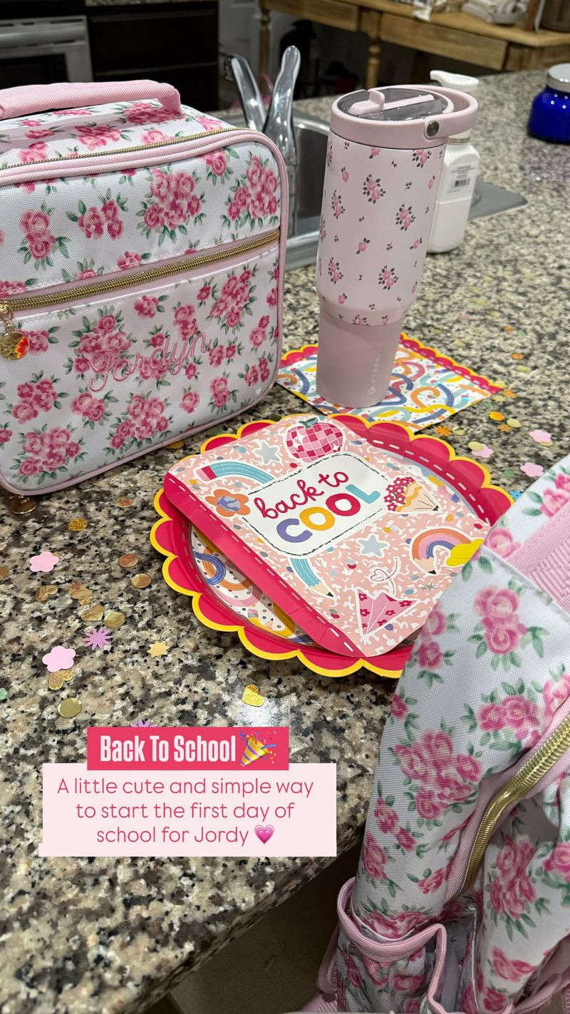 A little cute and simple way to start the first day of school for Jordy 💗

#backtoschool #schoolbag #school 

 #LTKKids