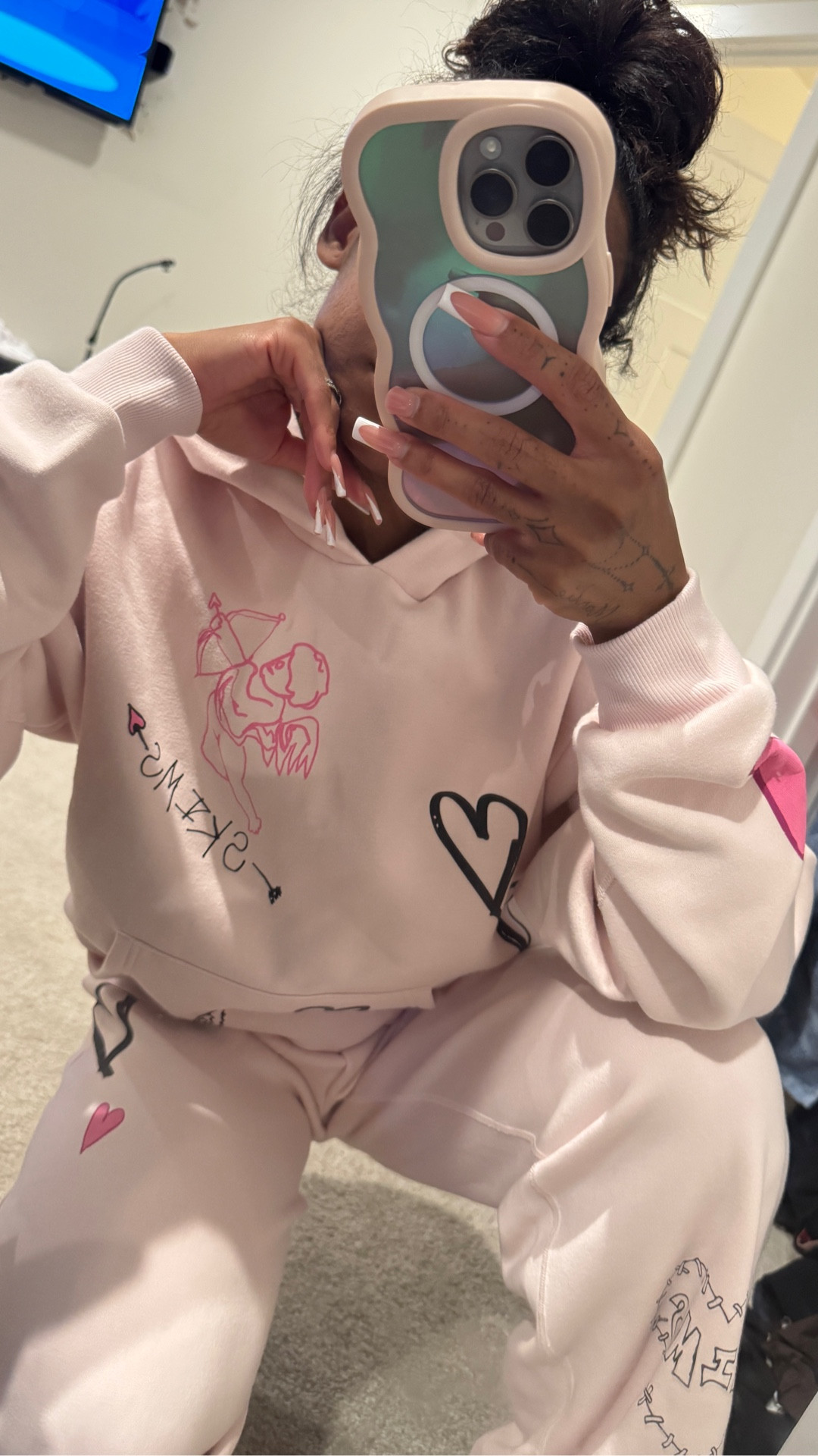 I’m tracking in a few weeks and I wanted a new airport outfit. When I saw this matching sweatsuit as part of the Skims Valentine’s Day collection, I grabbed it!

Sizing 📏
Bottoms: XXS
TOP: Small



#LTKValentine #LTKPetite #LTKootd