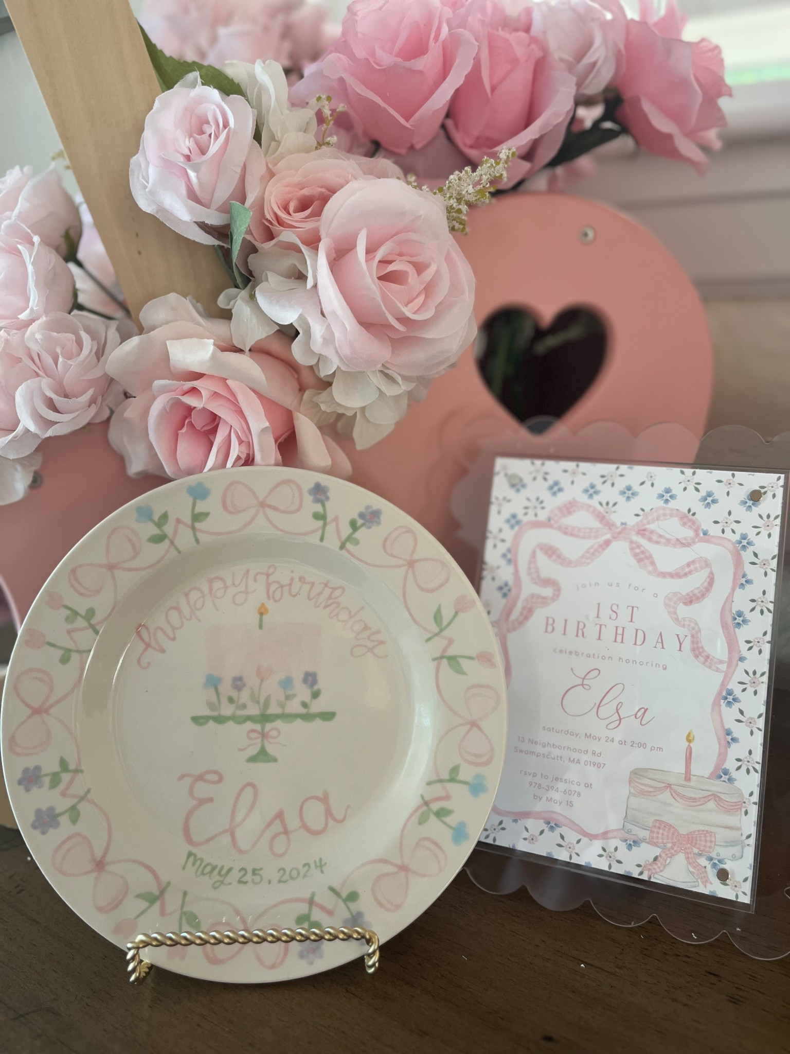 The prettiest ceramic plate and plate holder! Also sharing the scallop frame here too! 