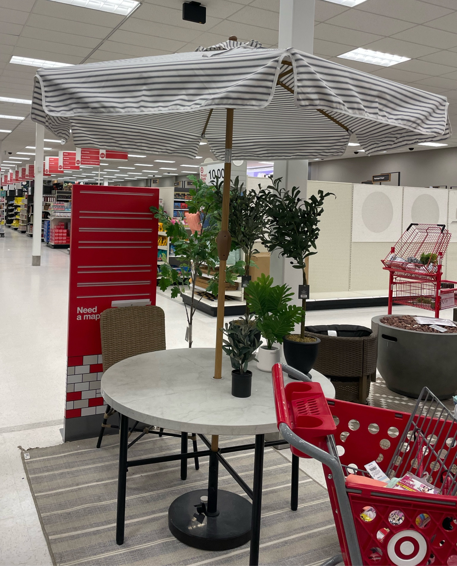 Outdoor dining furniture 

Patio furniture, dining table, umbrella, outdoor rug 

#LTKSeasonal #LTKhome #LTKsalealert