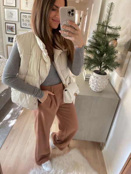 A cute + casual way to style these trousers. They come in 8 colors & are SO good. Wearing my true size in trousers, XS in vest & S in tee. This ribbed tee is great for layering & under $20. Sneakers fit TTS // Abercrombie, winter outfit, winter style, winter trends, winter fashion, neutral outfit