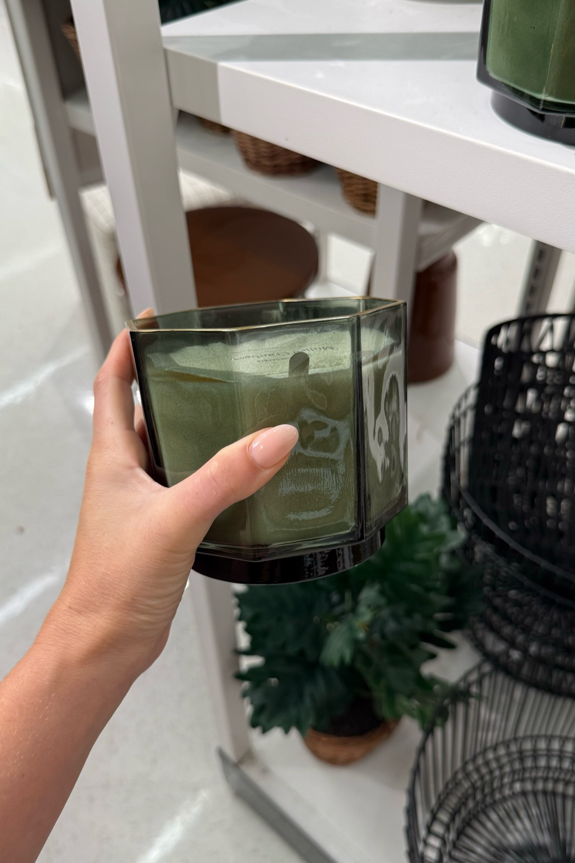 Christmas candles are here and this one SMELLS SO GOOD! #christmas #christmascandle #christmasdecor #redandgreen #christmassmell #christmastree #christmastreecandle #christmasscents #holidaycandle #holidaydecor

#LTKHome #LTKParties #LTKHoliday