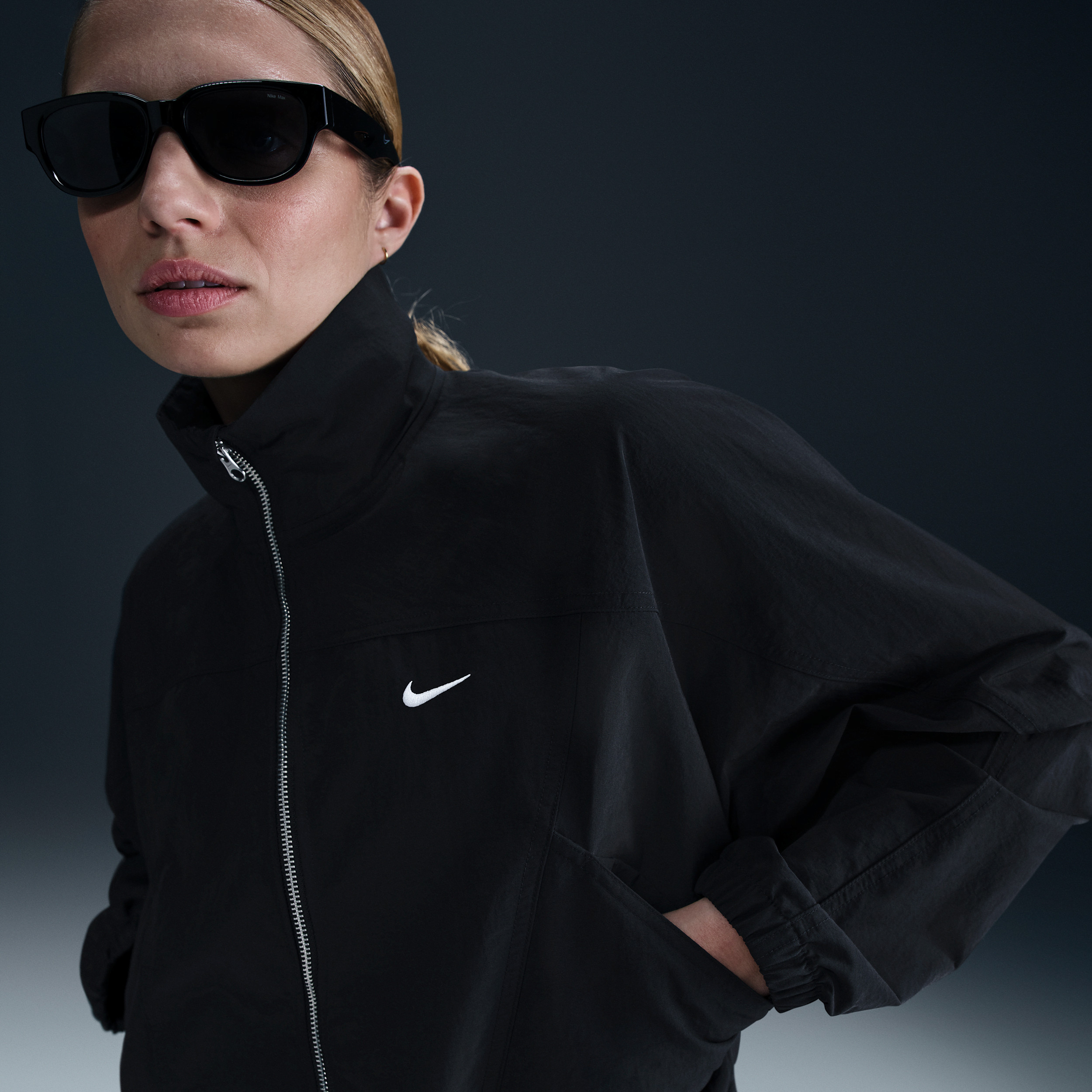 Women's Nike Sportswear Everything Wovens Oversized Repel UV Protection Jacket in Black | HJ0999-010 | Nike (US)