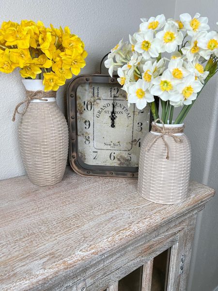 Great spring faux flowers! These artificial daffodils come in these two colors of white with yellow center and pure yellow. #amazon #amazonhome #founditonamazon #home #homedecor # daffodils #fauxflowers # homedecor #artificialflowers #farmhousedecor #clocks 

#LTKhome