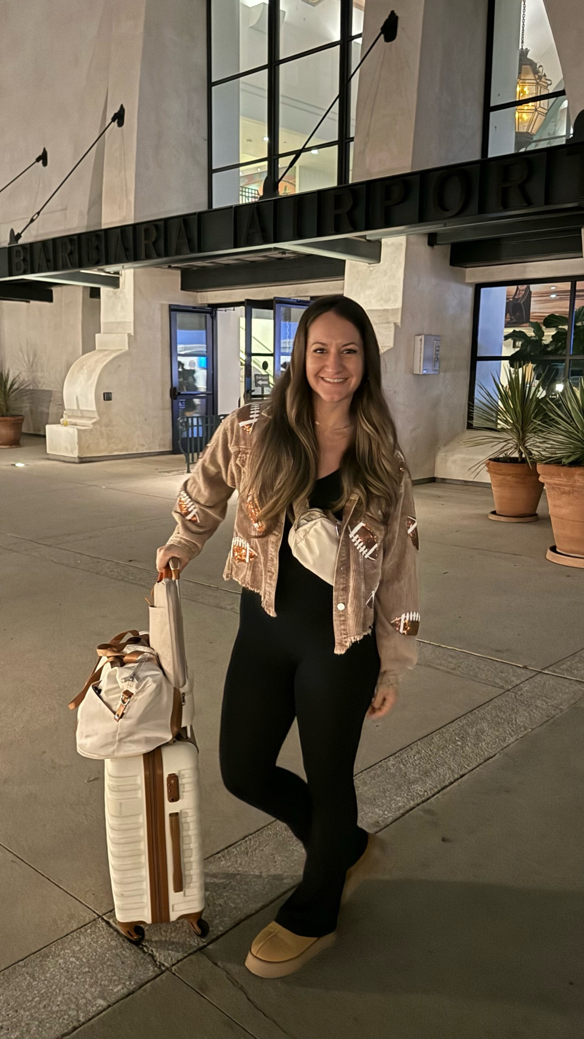 Favorite travel set! 

Comfy leggings, athletic top, 3 piece matching luggage, carry on only, ugg platforms, fanny pack and football jacketts

#LTKFitness #LTKActive #LTKTravel