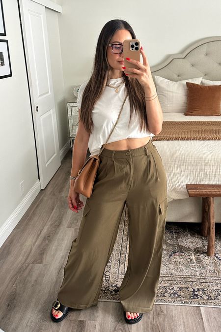 Casual outfits don’t have to be boring, it’s all in how you accessorize 🤌🏻
These cargo pants are my tried and true best sellers ! I have them in a gazillion colors.  They run TTS.  Wearing a size 4
I’m 5’4/130

#LTKStyleTip #LTKFindsUnder50 #LTKU