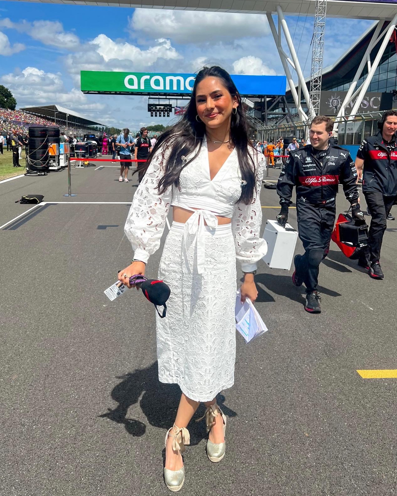 British GP 🧡

This was a fun and different fit for me, especially with the wedges for someone who, as you guys know, LIVES in sneakers but I love how the gold jewellery pulled it all together. It definitely felt very ‘British Summer’ for my special home race 