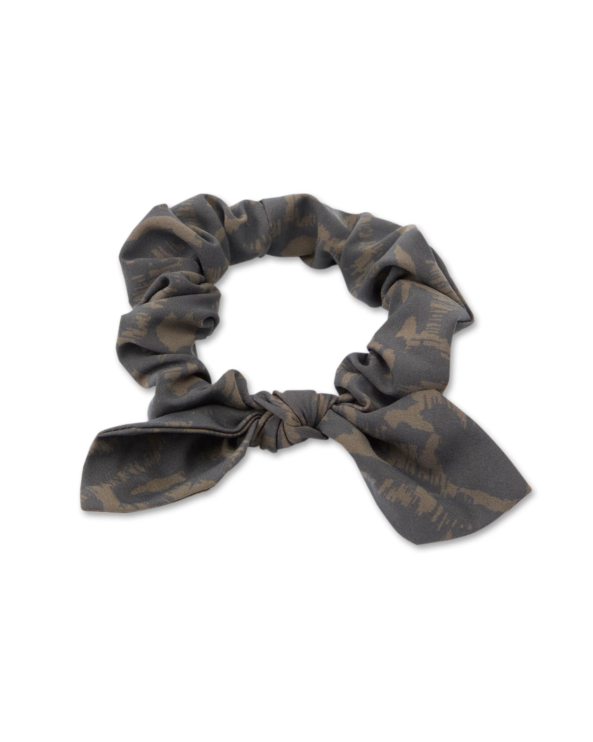 Tie Scrunchy | Cocoa Spots Bow Scrunchy | Vuori | Vuori Clothing (US & Canada)