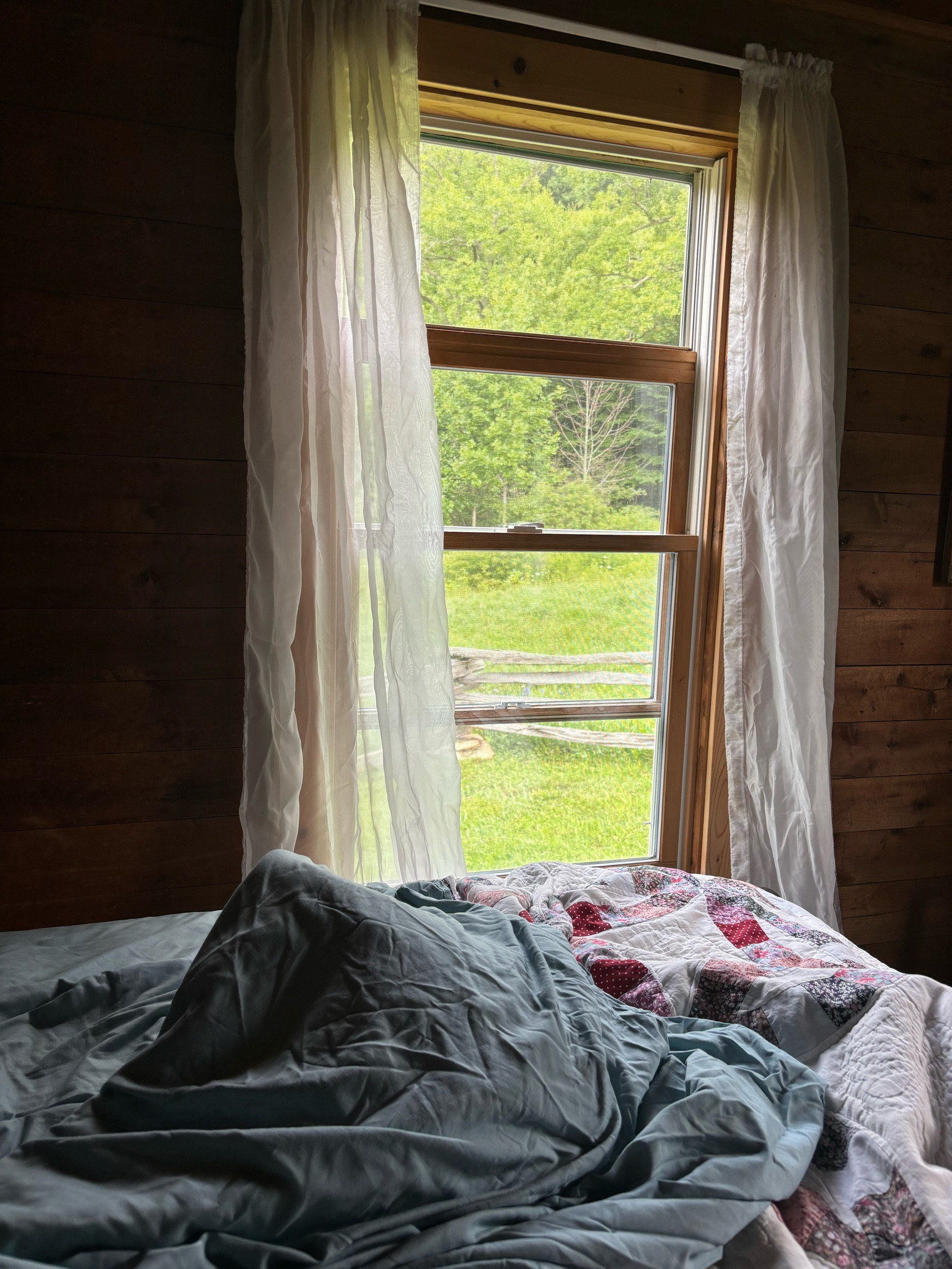 Cozy cabin morning. Quilt set and sheets  