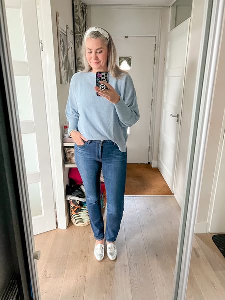 Outfits of the week

A light blue lurex sweater (old, Kaos) paired with Levi’s straight jeans and silver loafers to match the silver headband. 



#LTKstyletip #LTKeurope #LTKworkwear