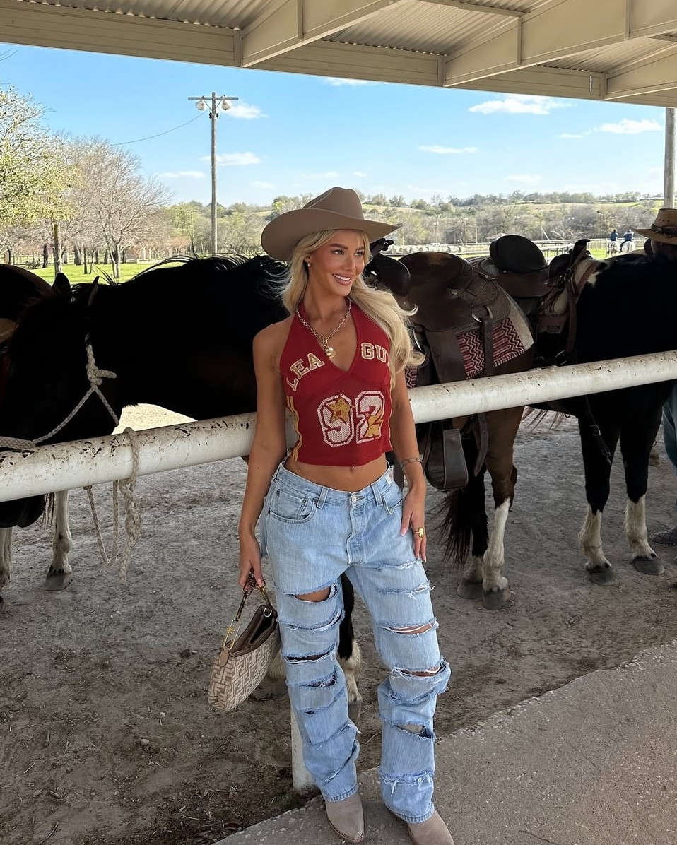 Living my cowgirl dream 🤠✨

Summer outfit, spring outfit, halter neck top, ripped jeans, cowboy boots, suede boots, Fendi bag

#LTKtravel #LTKsummer #LTKspring