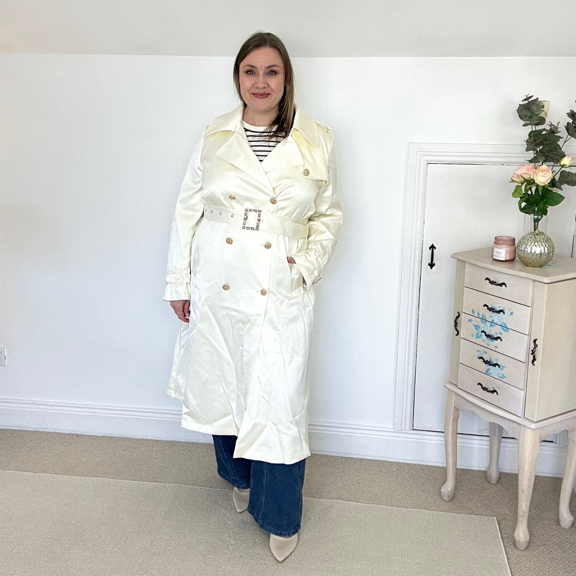 Satin trench coat. One of those pieces that can live forever in our wardrobe ready for a special occasion. 

#plussizefashion #appleshapebody #outfitonspiration #personalstylist #plussizestyle

#LTKplussize #LTKover50style #LTKstyletip